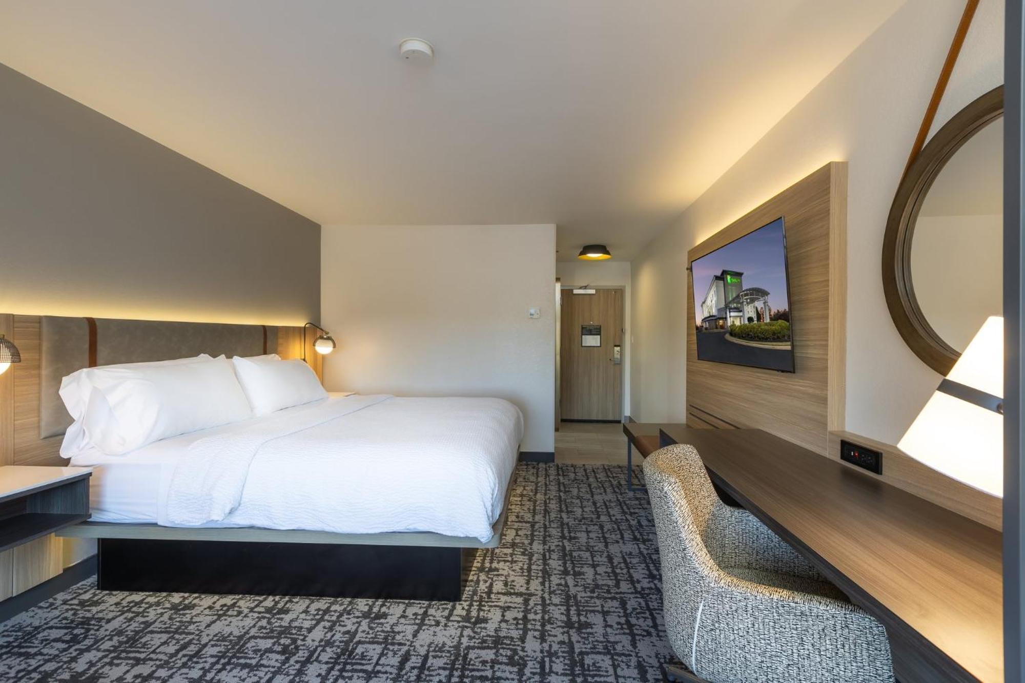 Standard King Room